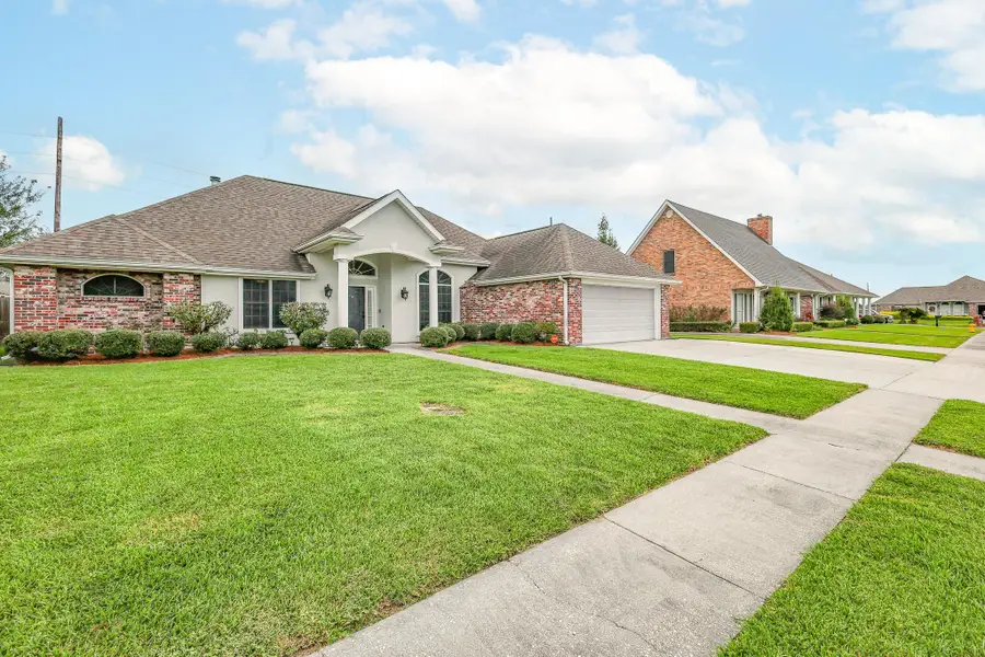 242 Woodwind Dr, Houma, LA 70360 - #3