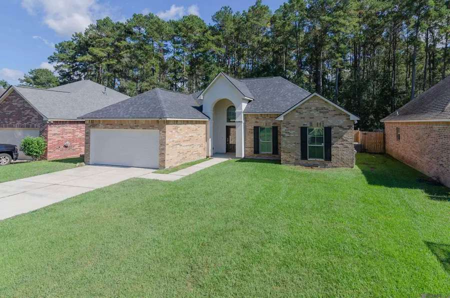25960 Bronzewood St, Denham Springs, LA 70726 - #3
