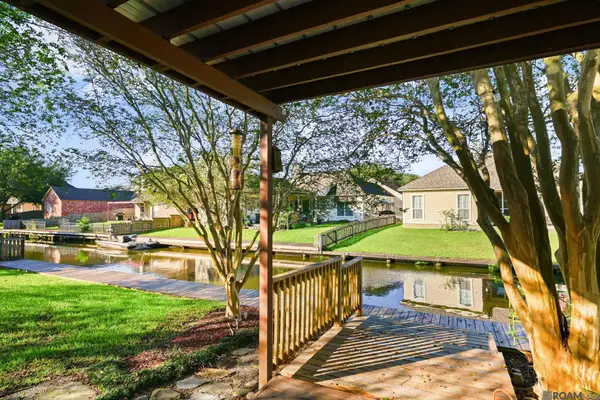 18927 W Lake Terrace Dr, Baton Rouge, LA 70817