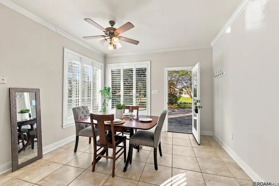 18927 W Lake Terrace Dr, Baton Rouge, LA 70817 - #2