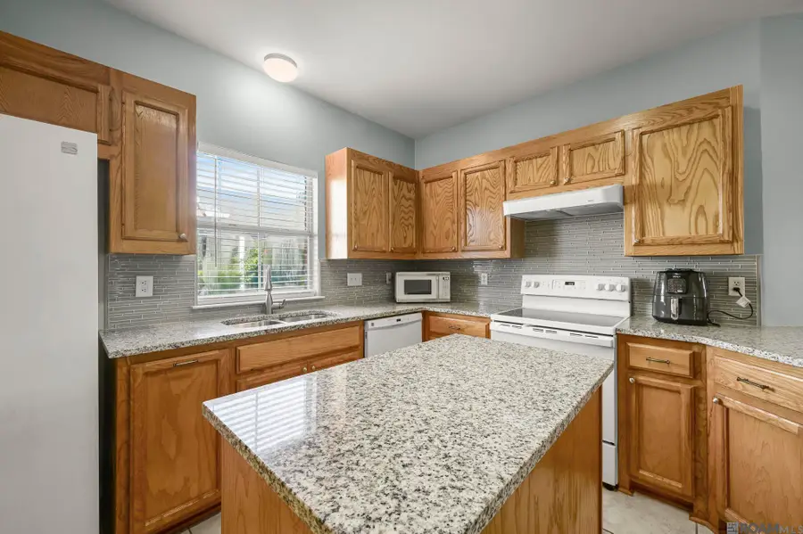 17423 Lake Iris Ave, Baton Rouge, LA 70817 - #2