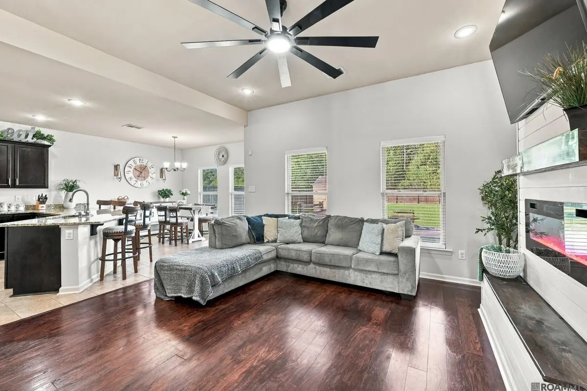 23177 Berry View Dr, Denham Springs, LA 70726 - #1