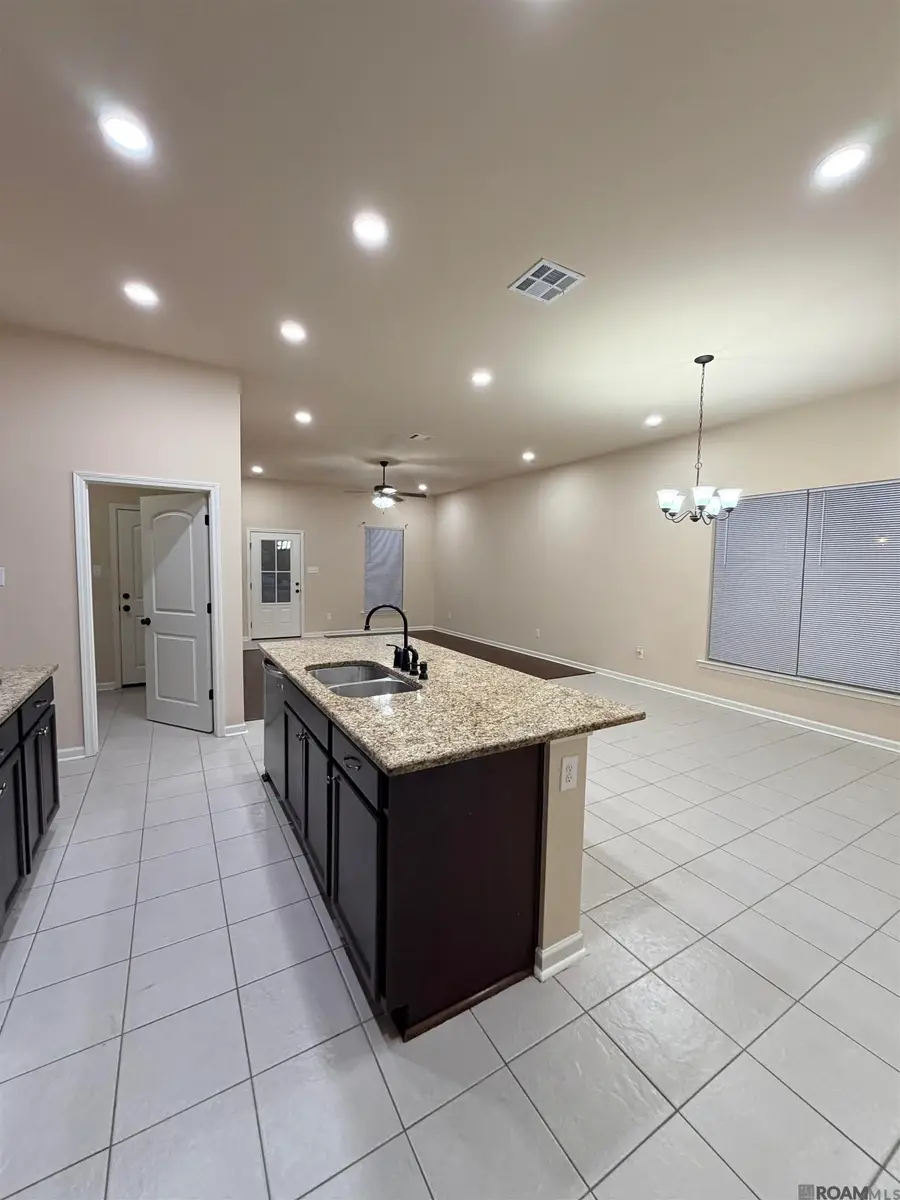 16211 White Rose Dr, Baton Rouge, LA 70817 - #3