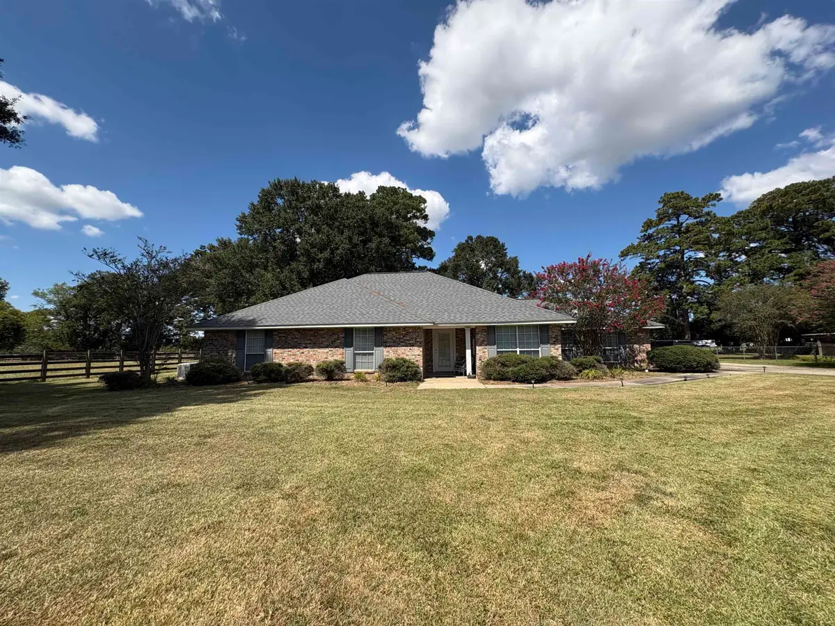 172 Whispering Oaks Dr, Opelousas, LA 70570 - #1