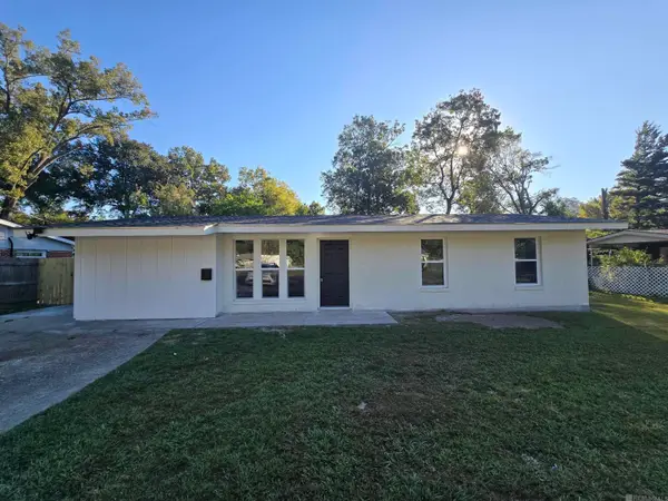 1534 Green Oak Dr, Baton Rouge, LA 70815