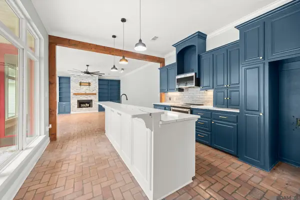 16546 Jefferson Oaks Dr, Prairieville, LA 70769