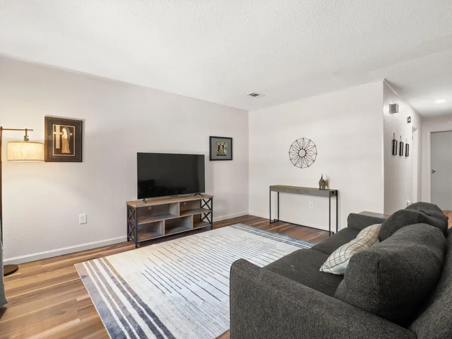 1007 W Union St, Leesville, LA 71446 - #2