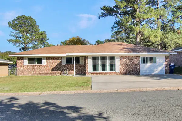 121 Powell Dr, Leesville, LA 71446