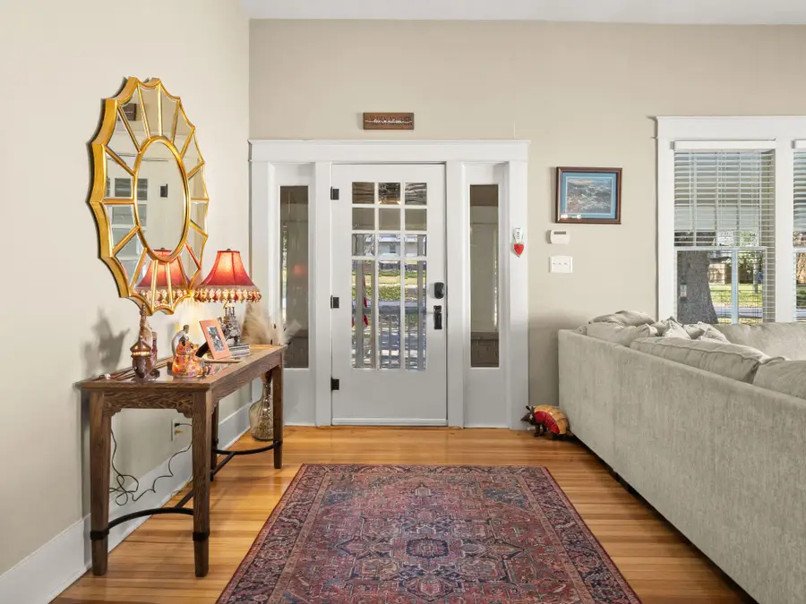 103 S 7th St, Leesville, LA 71446 - #3