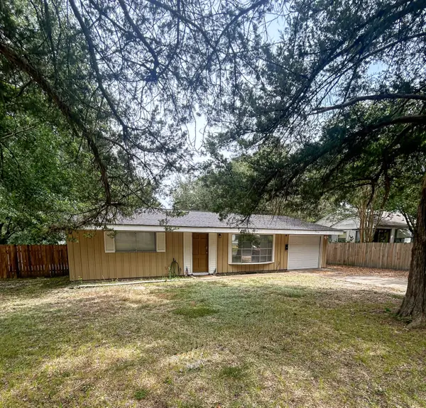 909 Dennis, Leesville, LA 71446