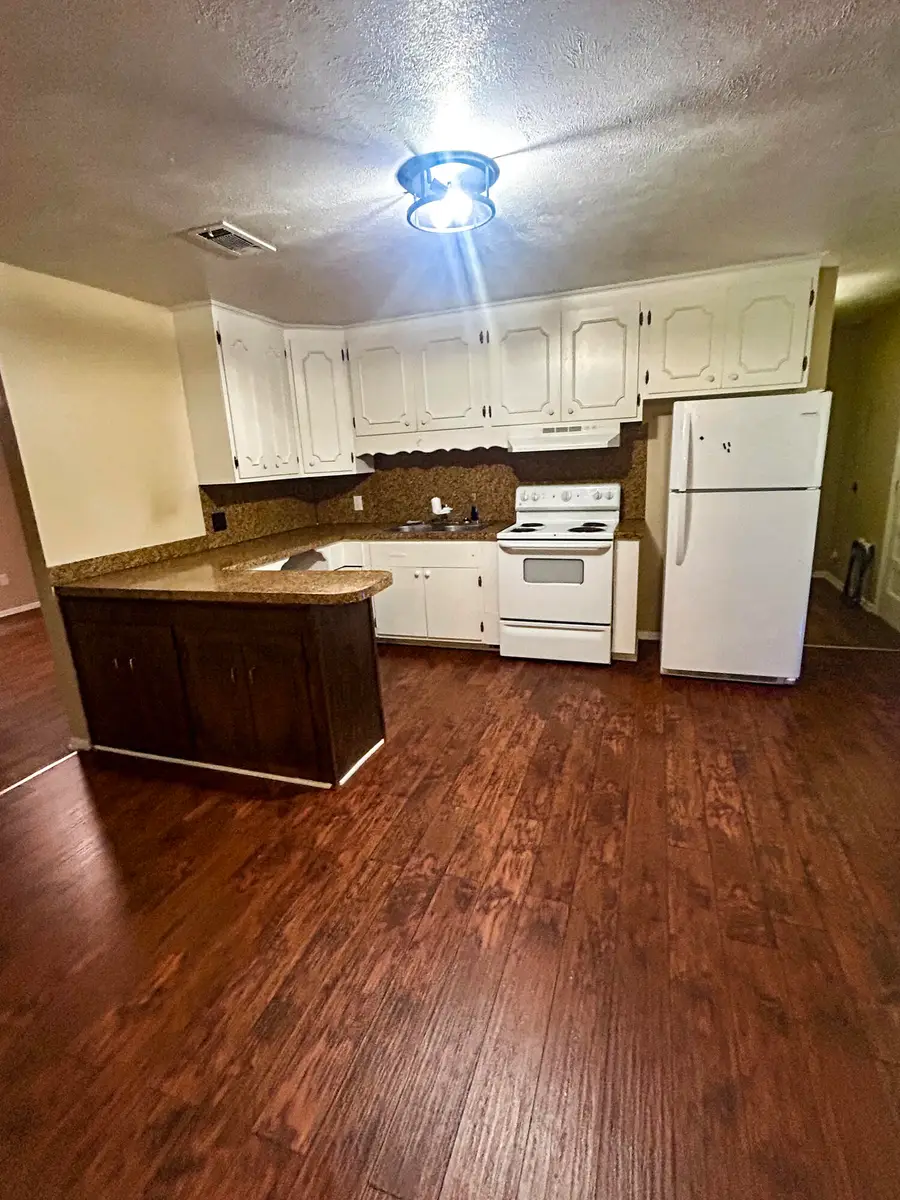 909 Dennis, Leesville, LA 71446 - #3