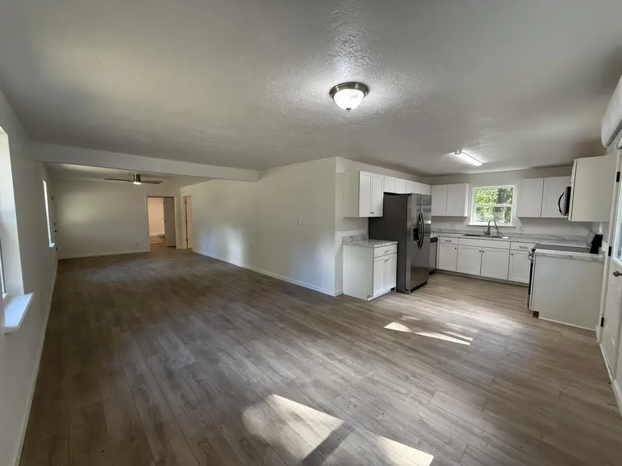 1102 W Hawthorne Rd, Leesville, LA 71446 - #3