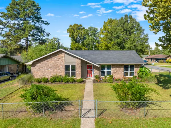 202 Honey Suckle, DeRidder, LA 70634