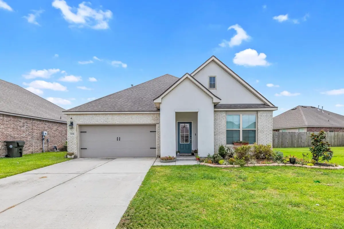 3196 Crest Ln, Lake Charles, LA 70607 - Image #1