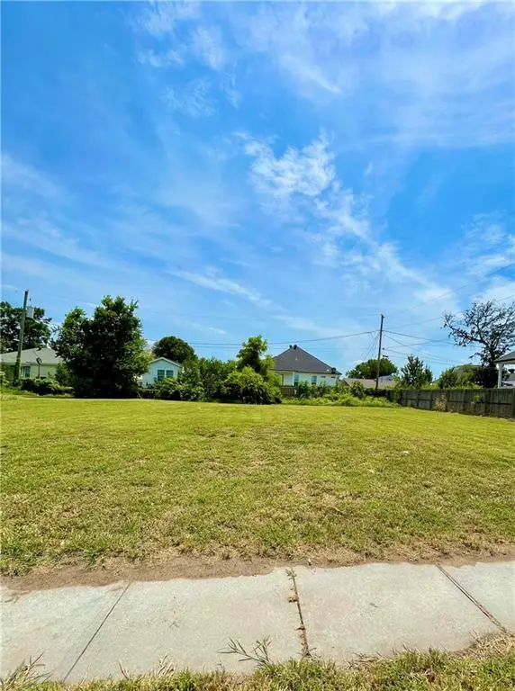 320 Doerr Drive, Arabi, LA 70032