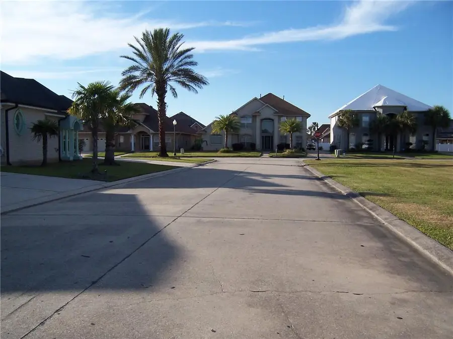 5050 Par Four Drive, New Orleans, LA 70128 - #2