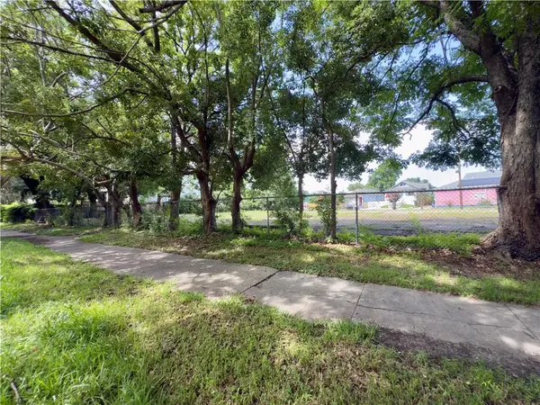 2425 Esplanade Avenue, New Orleans, LA 70119