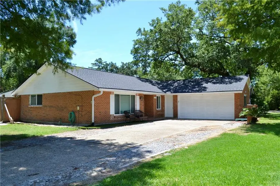 727 Hutchinson Street, Mandeville, LA 70448 - #2