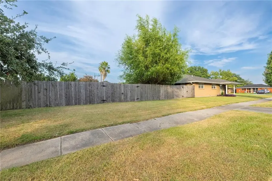 8721 Livingston Avenue, Chalmette, LA 70043 - Image #2