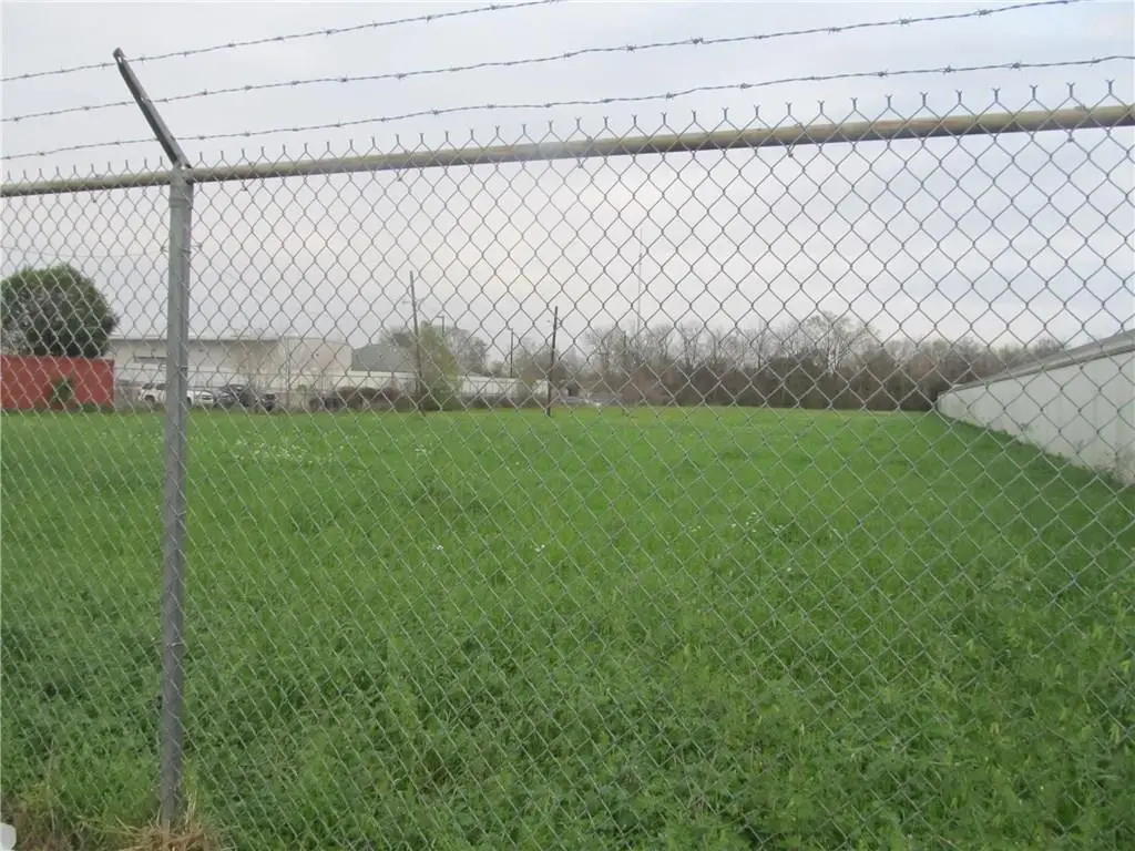 525 Whitney Avenue, Gretna, LA 70056 - Image #1