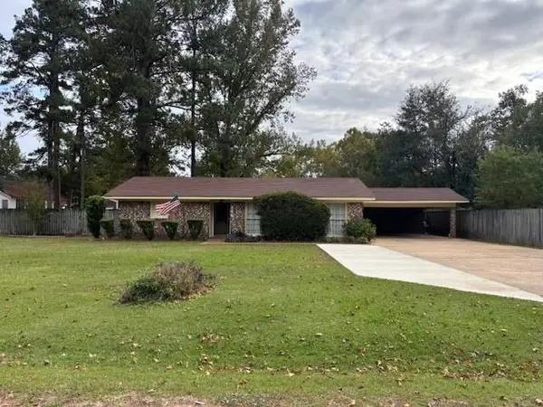 906 E. Oak Street, Winnfield, LA 71483