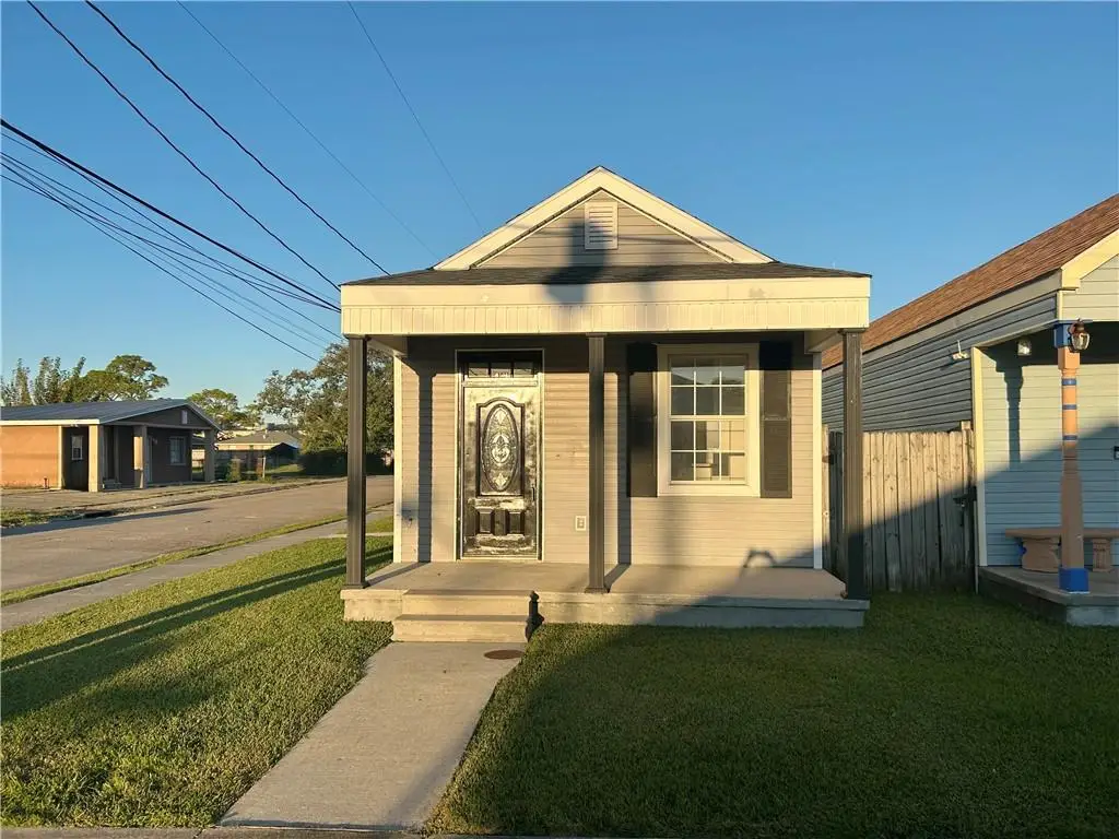 2101 Huey P Long Avenue, Gretna, LA 70053 - Image #1