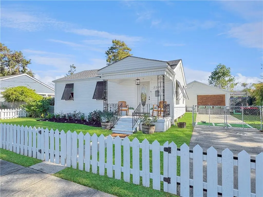 2201 Lloyds Avenue, Chalmette, LA 70043 - Image #1