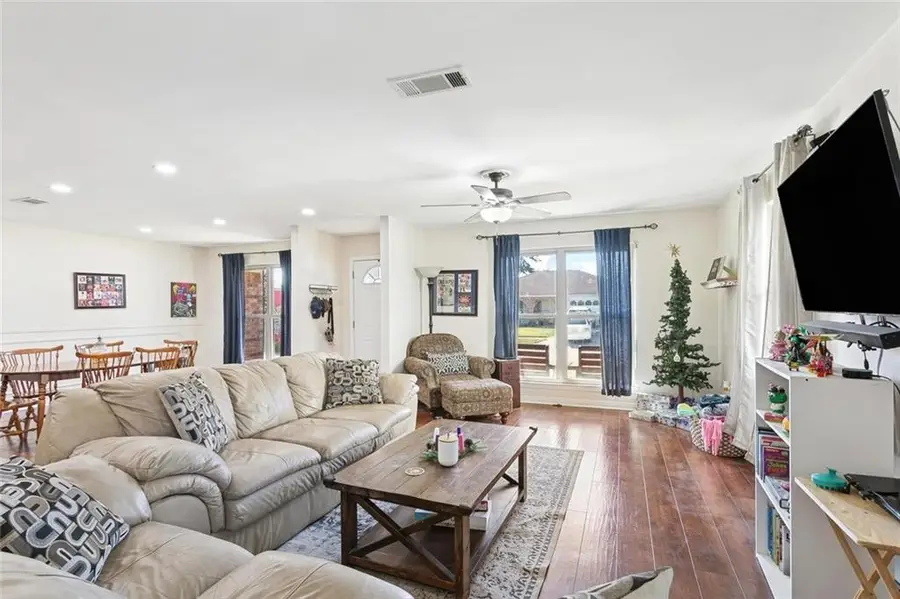 2049 Laurel Avenue, Gretna, LA 70056 - Image #2