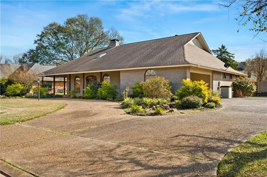 4055 Huntwick Boulevard, Alexandria, LA 71303 - #2