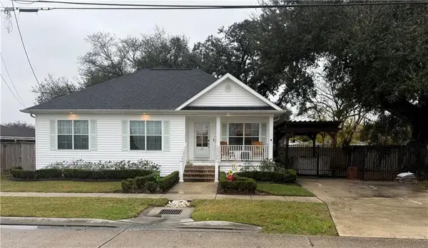 22 Creagan Avenue, Gretna, LA 70053