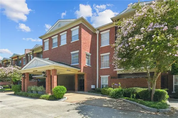 801 Rue Burgundy Street #214, Metairie, LA 70005