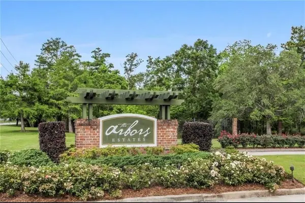 51 Arbor Circle, New Orleans, LA 70131