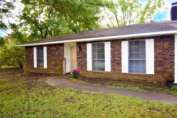 1862 La 454, Pineville, LA 71360