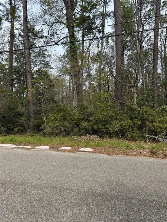 Erindale Drive, Lacombe, LA 70445