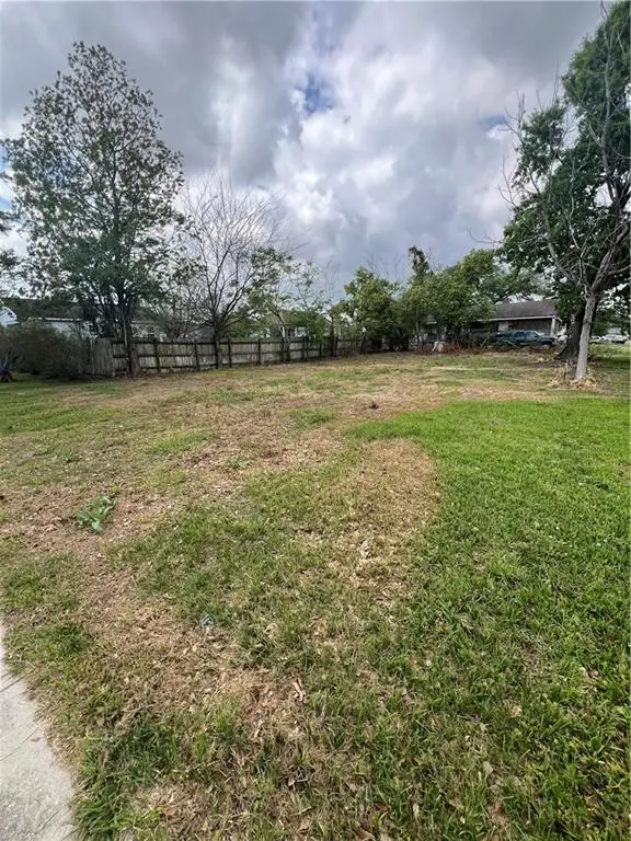 58 E Claiborne Square, Chalmette, LA 70043 - #3