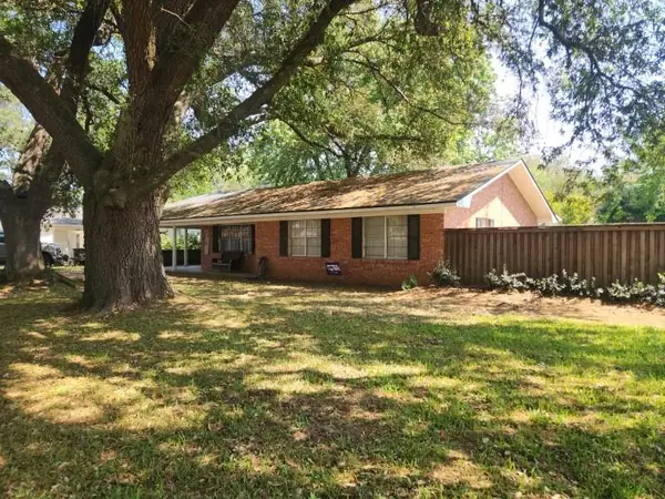 1001 Loren Avenue, Natchitoches, LA 71457