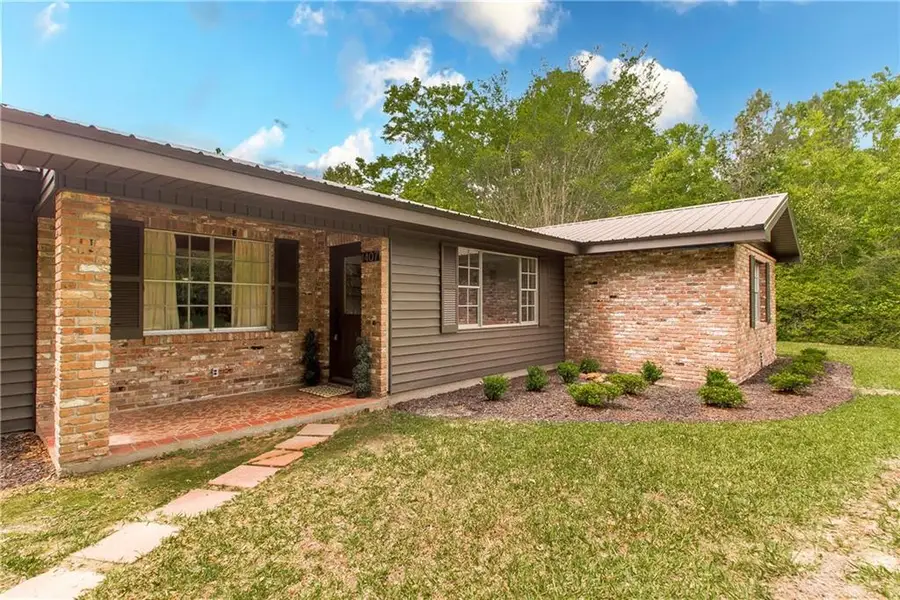 1407 Neches Street, Bogalusa, LA 70427 - #2