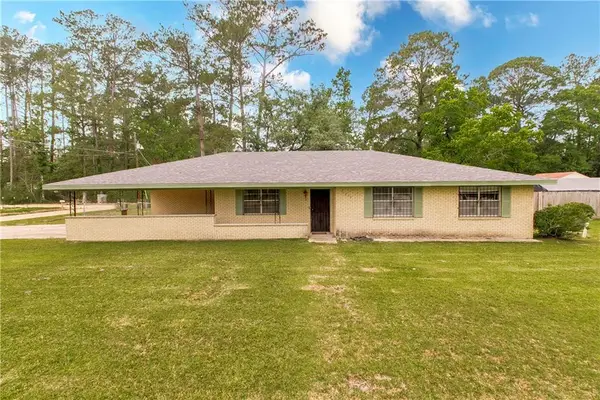 61259 N Pontchartrain Drive, Lacombe, LA 70445