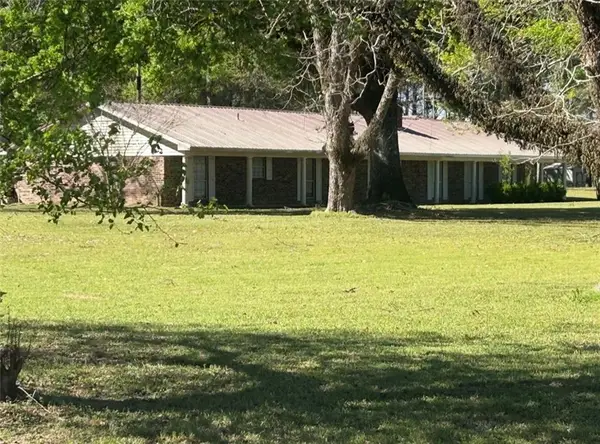 557 Layfield Road, Coushatta, LA 71019