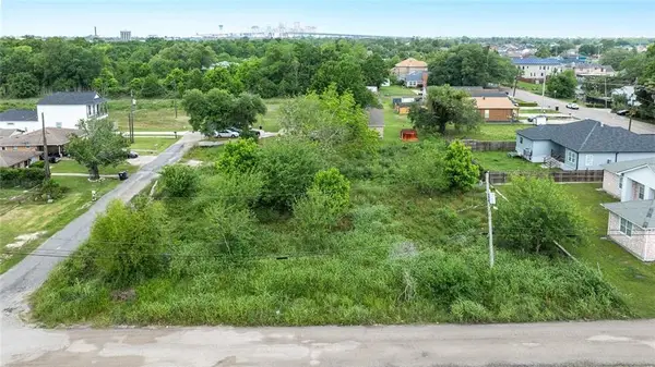 3166 Elmwood Park Drive, New Orleans, LA 70114