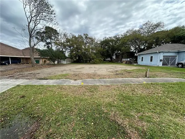 65 Willow Drive, Gretna, LA 70053