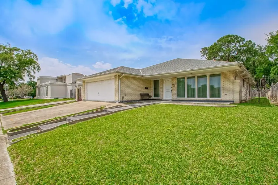 2219 Leon C Simon Drive, New Orleans, LA 70122 - #2