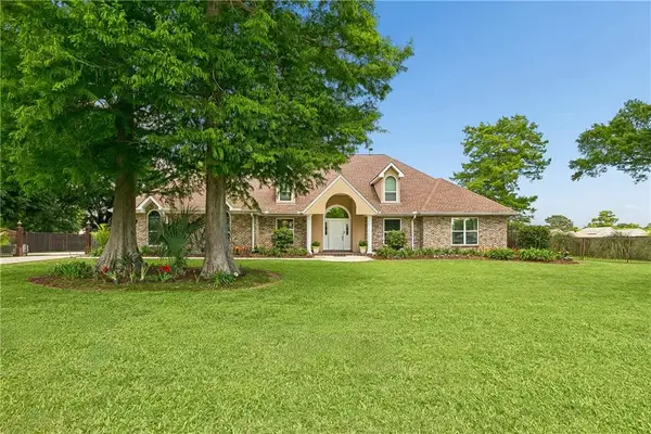 106 Royal Cresent Drive, Belle Chasse, LA 70037