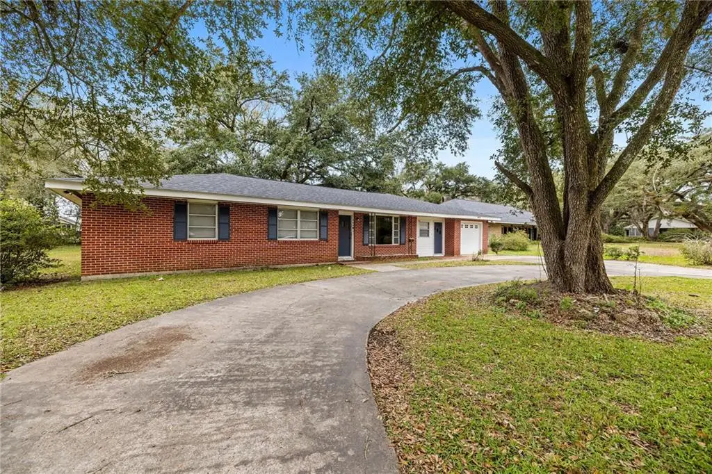 445 S 5th Street, Ponchatoula, LA 70454 - #1