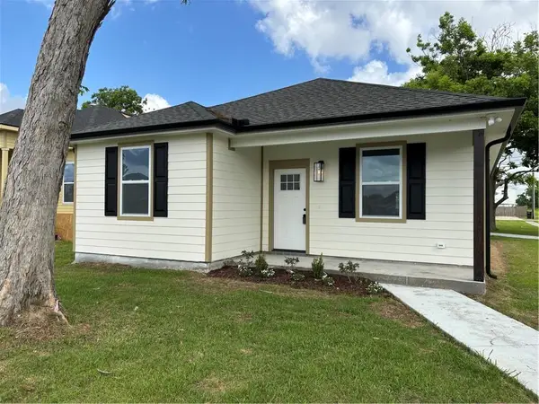2201 Venus Place, Violet, LA 70092