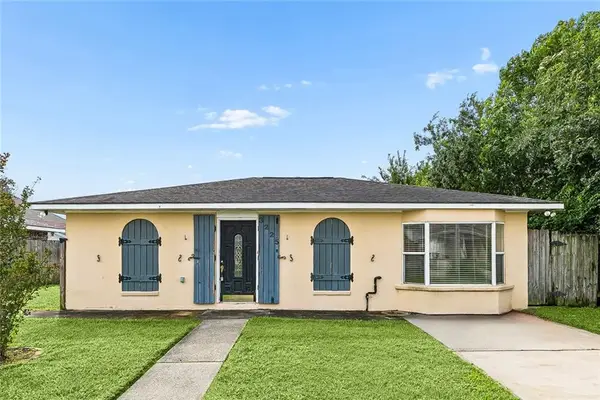 3225 Decomine Street, Chalmette, LA 70043