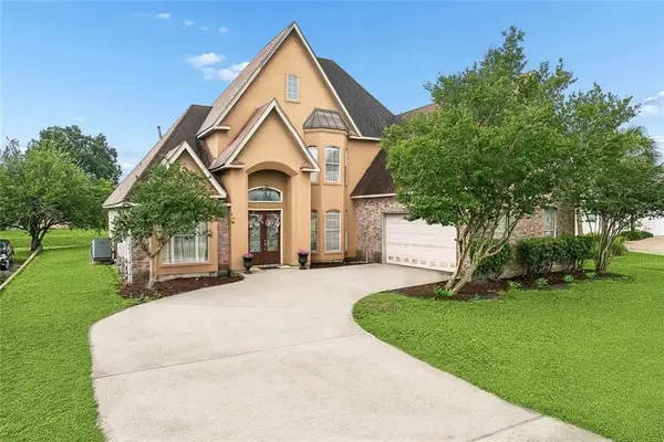 105 Natchez Trace Drive, Harvey, LA 70058