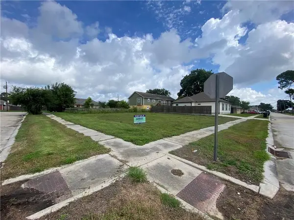 2900 Volpe Drive, Chalmette, LA 70043