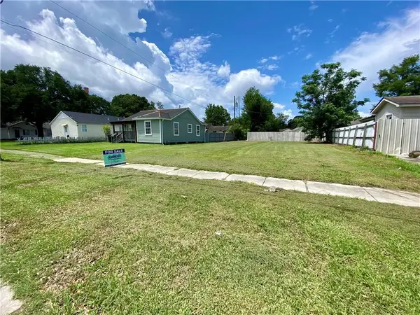 8612 Livingston Avenue, Chalmette, LA 70043