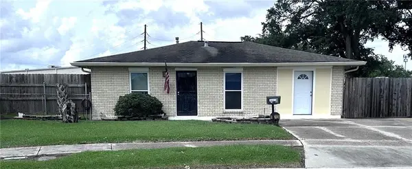 1013 Sandalwood Drive, Harvey, LA 70058